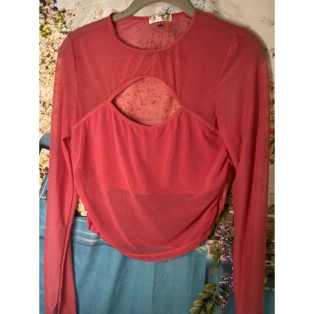 Womens Red Long Sleeve Mesh Yoga Crop Top Medium Sports - Picture 1 of 5
